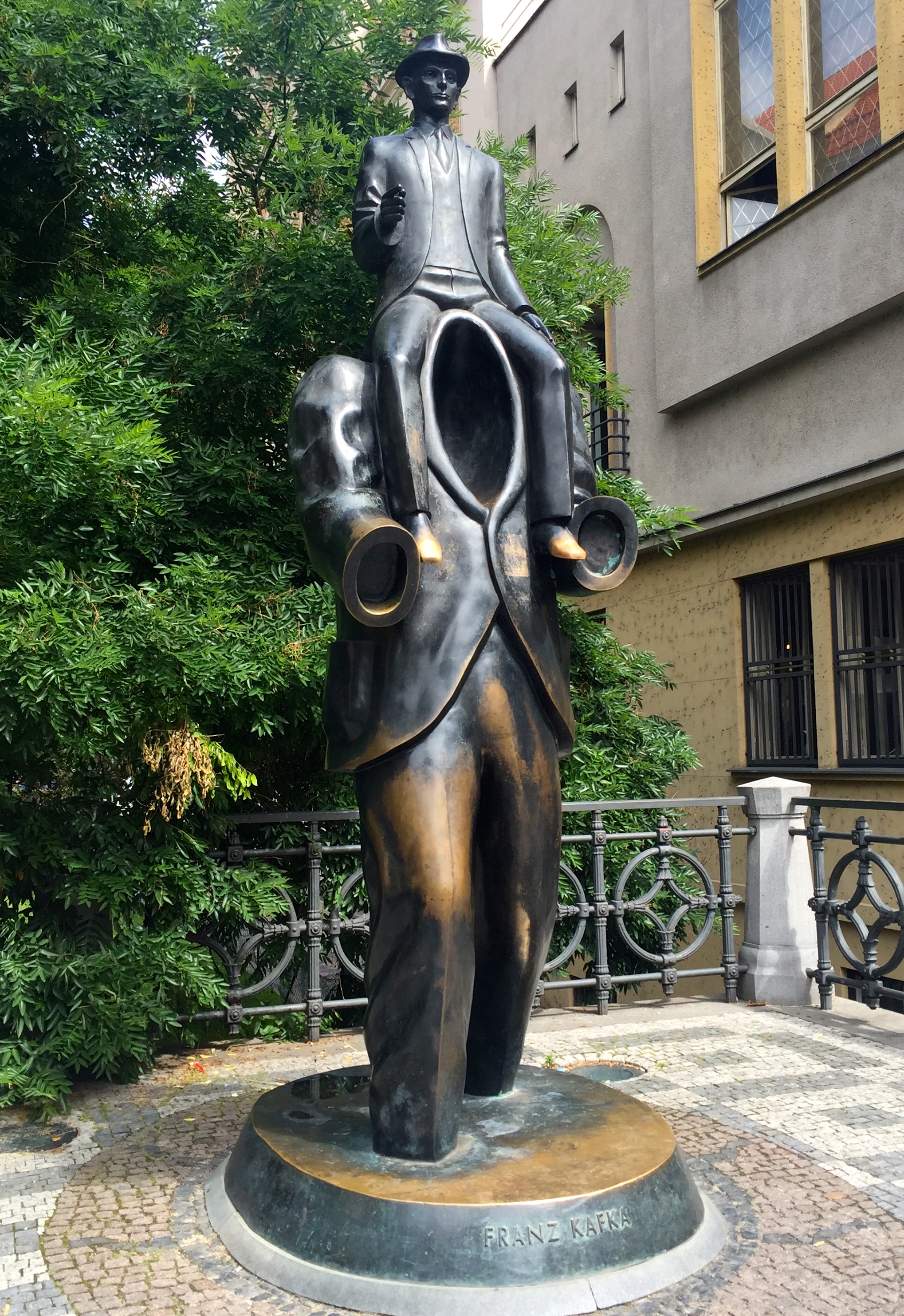 kafka-statue-prague-attractions