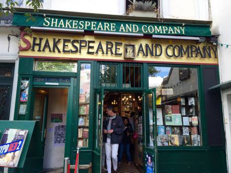 shakespeare-and-company-paris-front