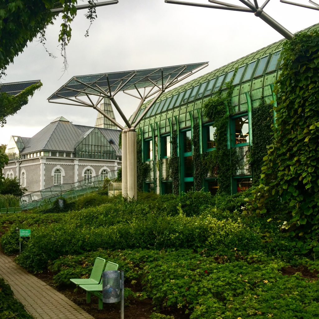 warsaw-attractions-warsaw-university-library-garden