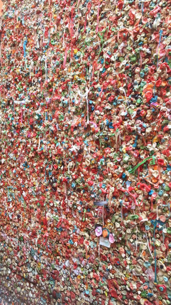 top-seattle-attractions-gum-wall